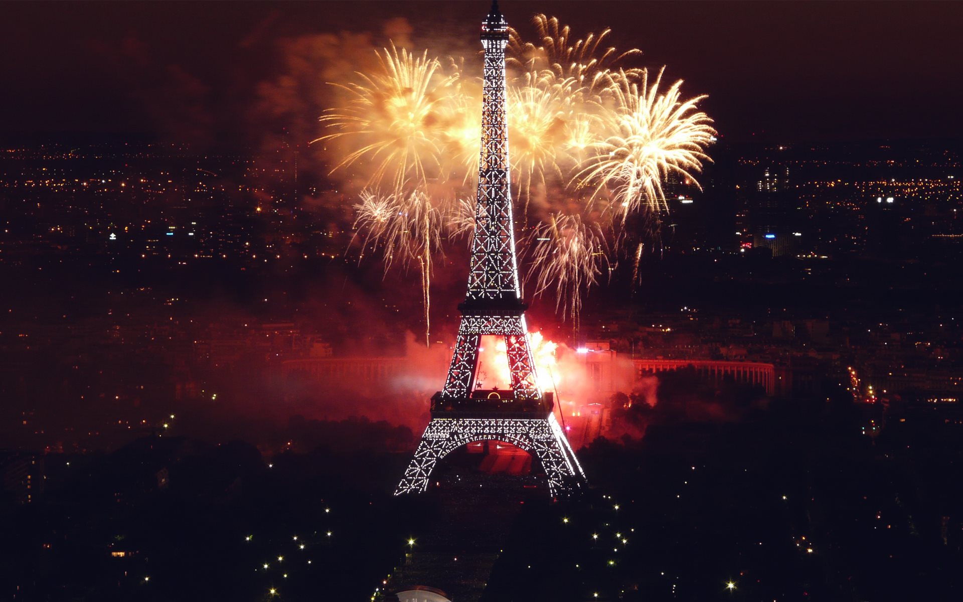 Fireworks At Eiffel Tower Wallpaper [1920x1200]