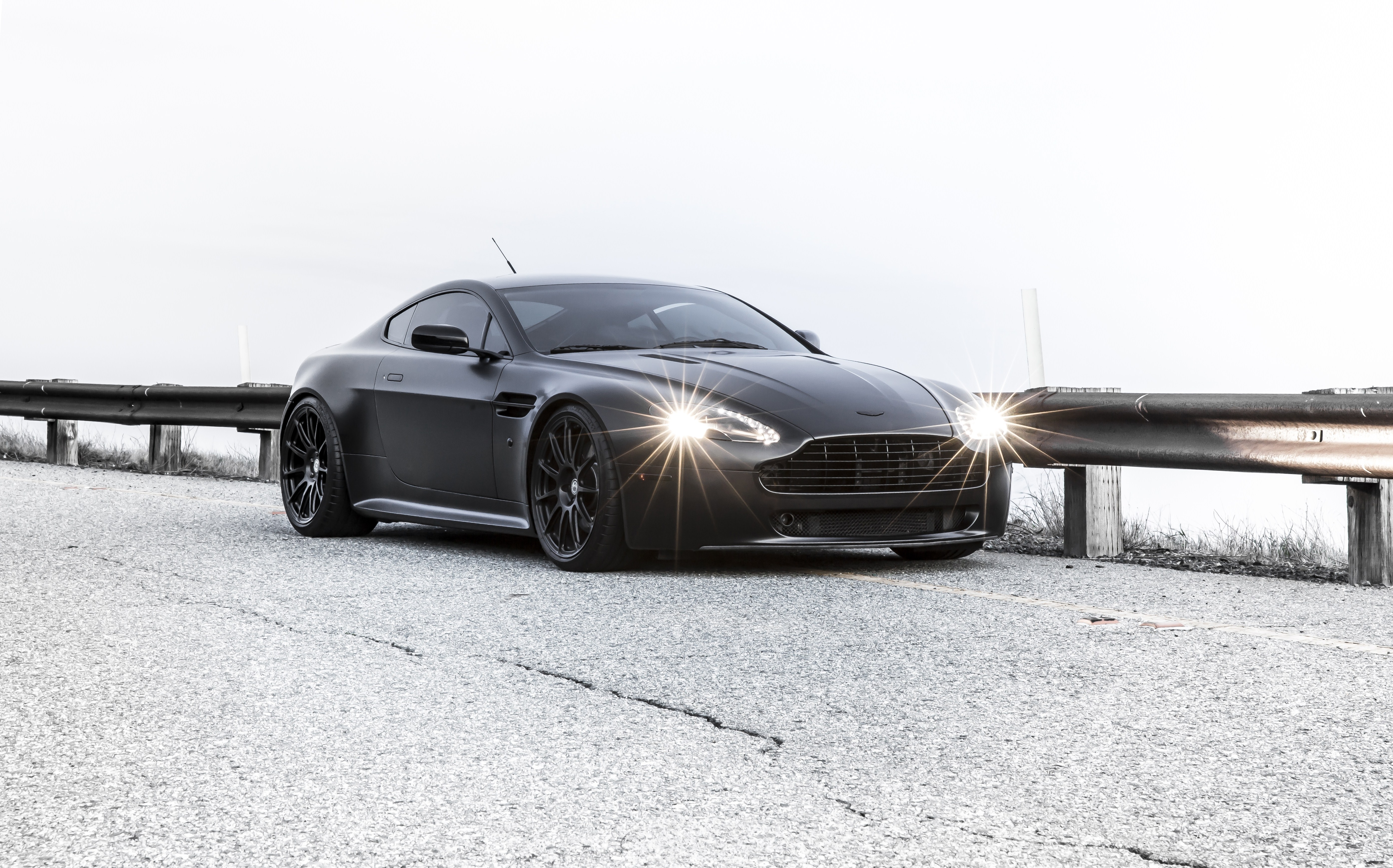 Aston Martin black скачать