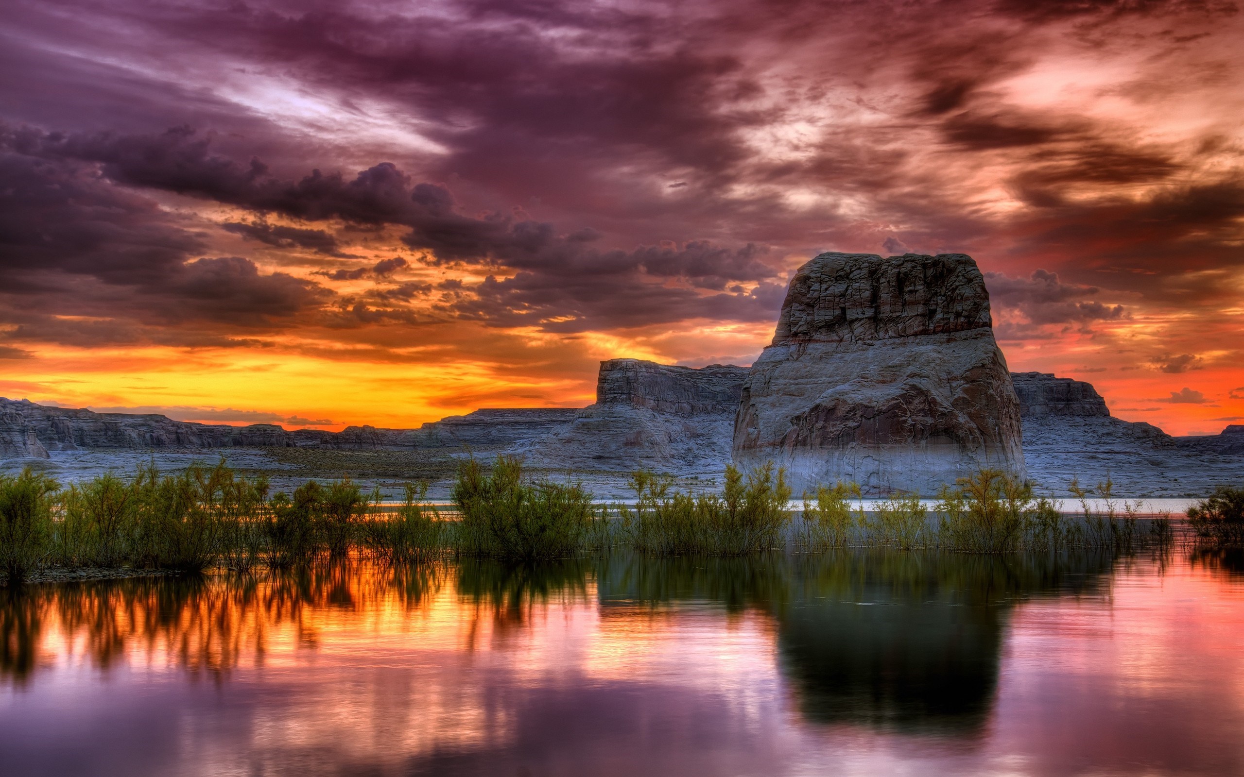 Lake Powell - 2560 x 1600