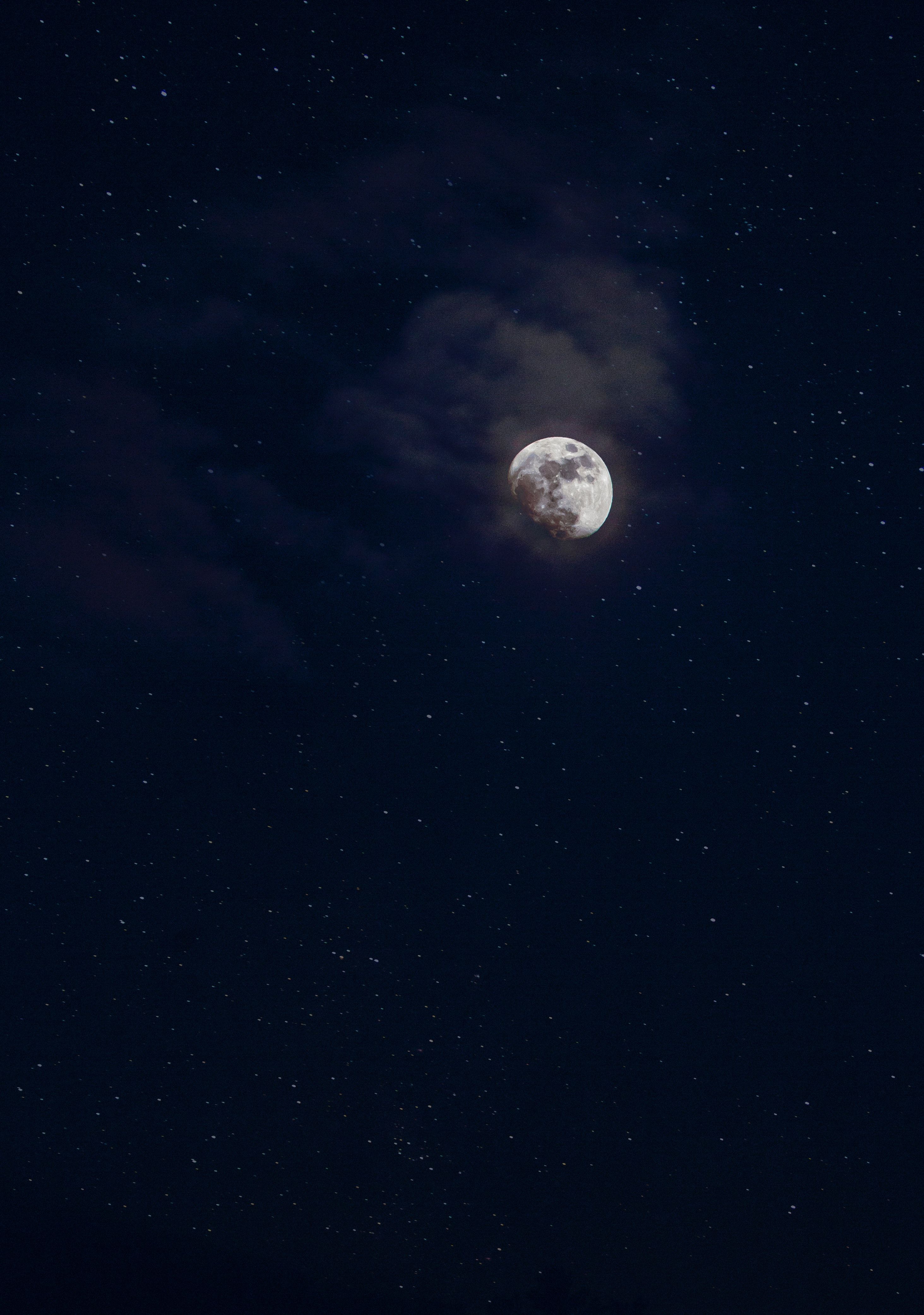 Space Call? Will Your Phone Work On The Moon? - 0ncqk3h