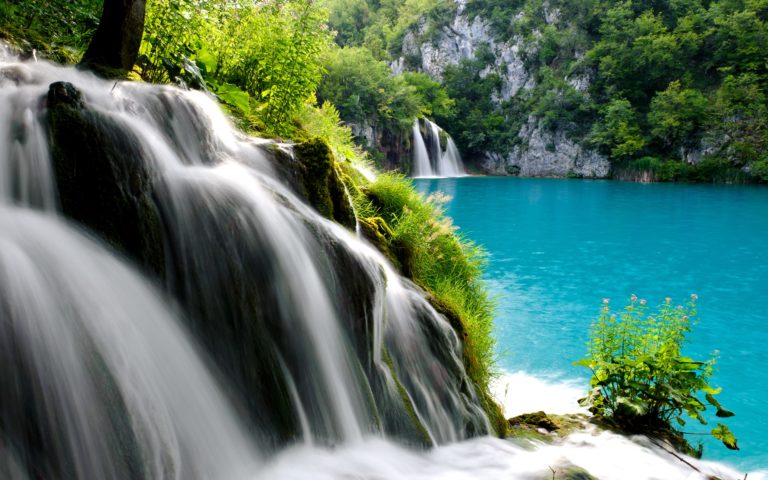 Plitvice Lakes National Park Waterfall 2880 x 1800 768x480