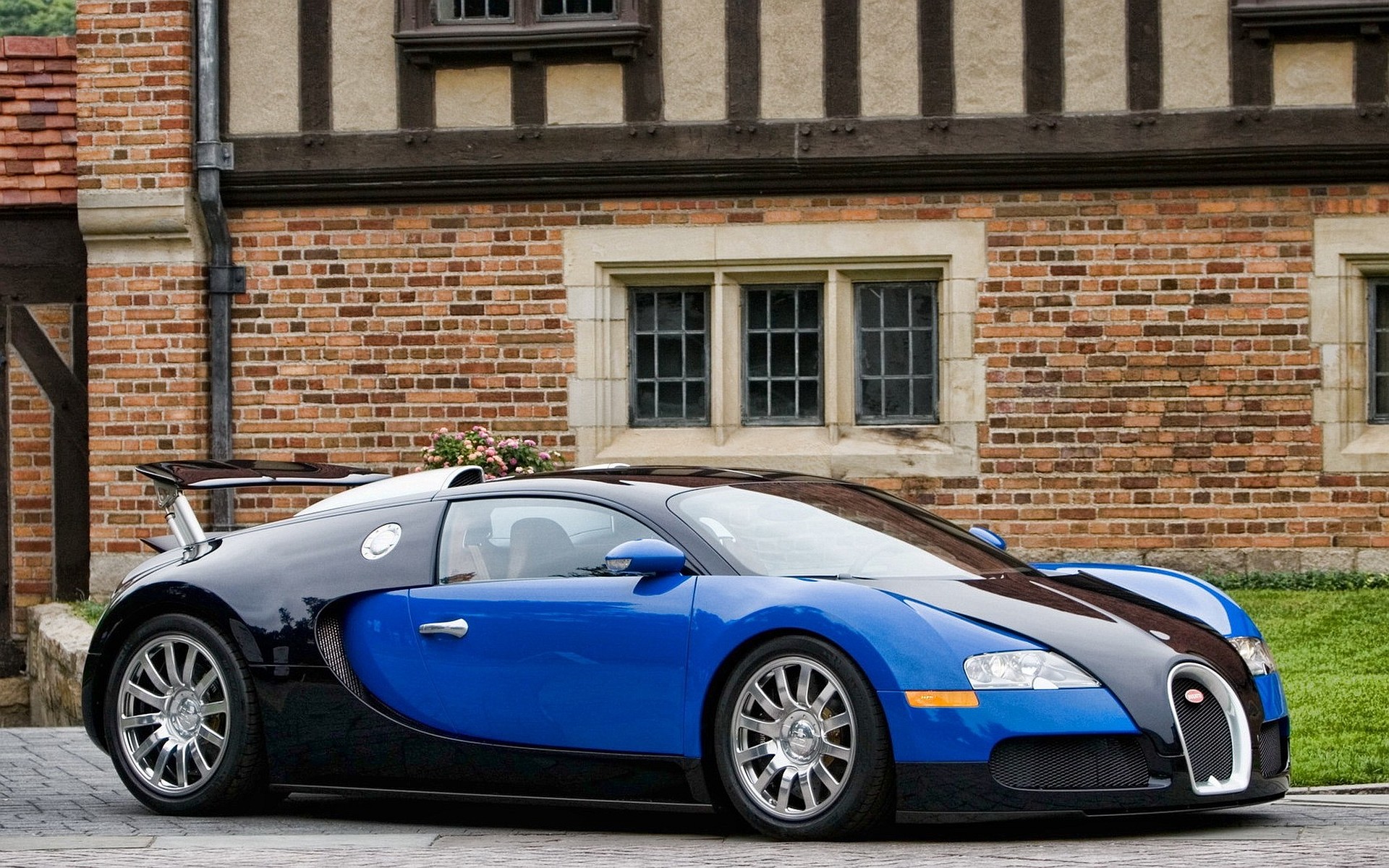 Bugatti Veyron Wallpaper 02 - [1920x1200]
