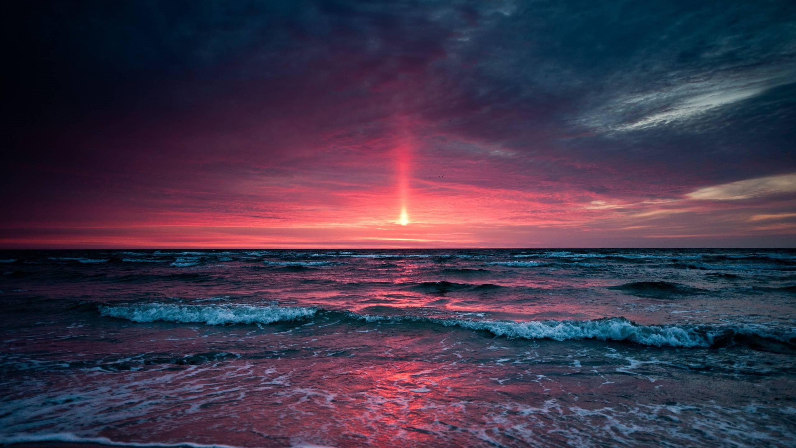 Sunset In Dark Sea 2560 X 1440