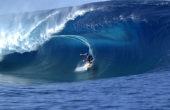 Surfing Hawaii 1600x1200 340x220