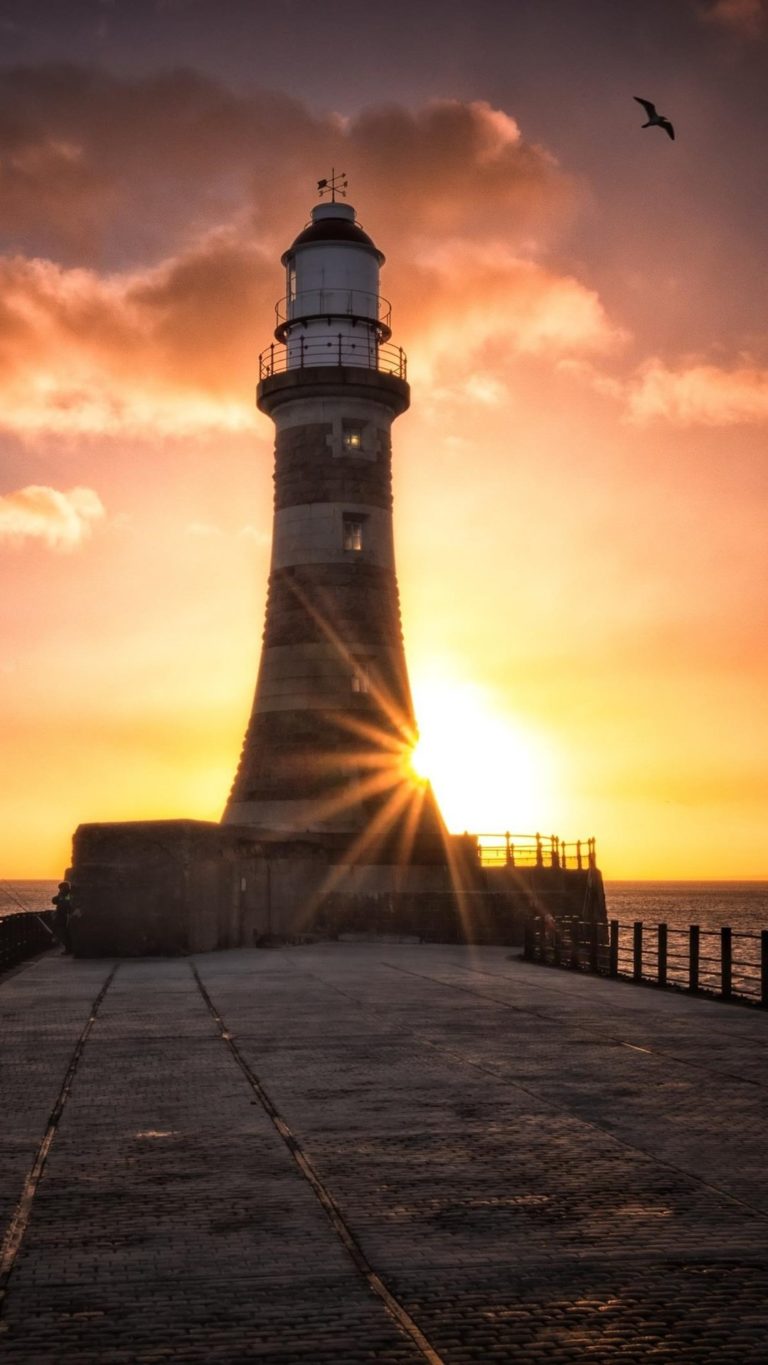 Roker Lighthouse Wallpaper - [1080x1920]