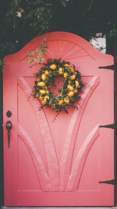 Wreath Door Decoration Wallpaper 720x1280 380x676