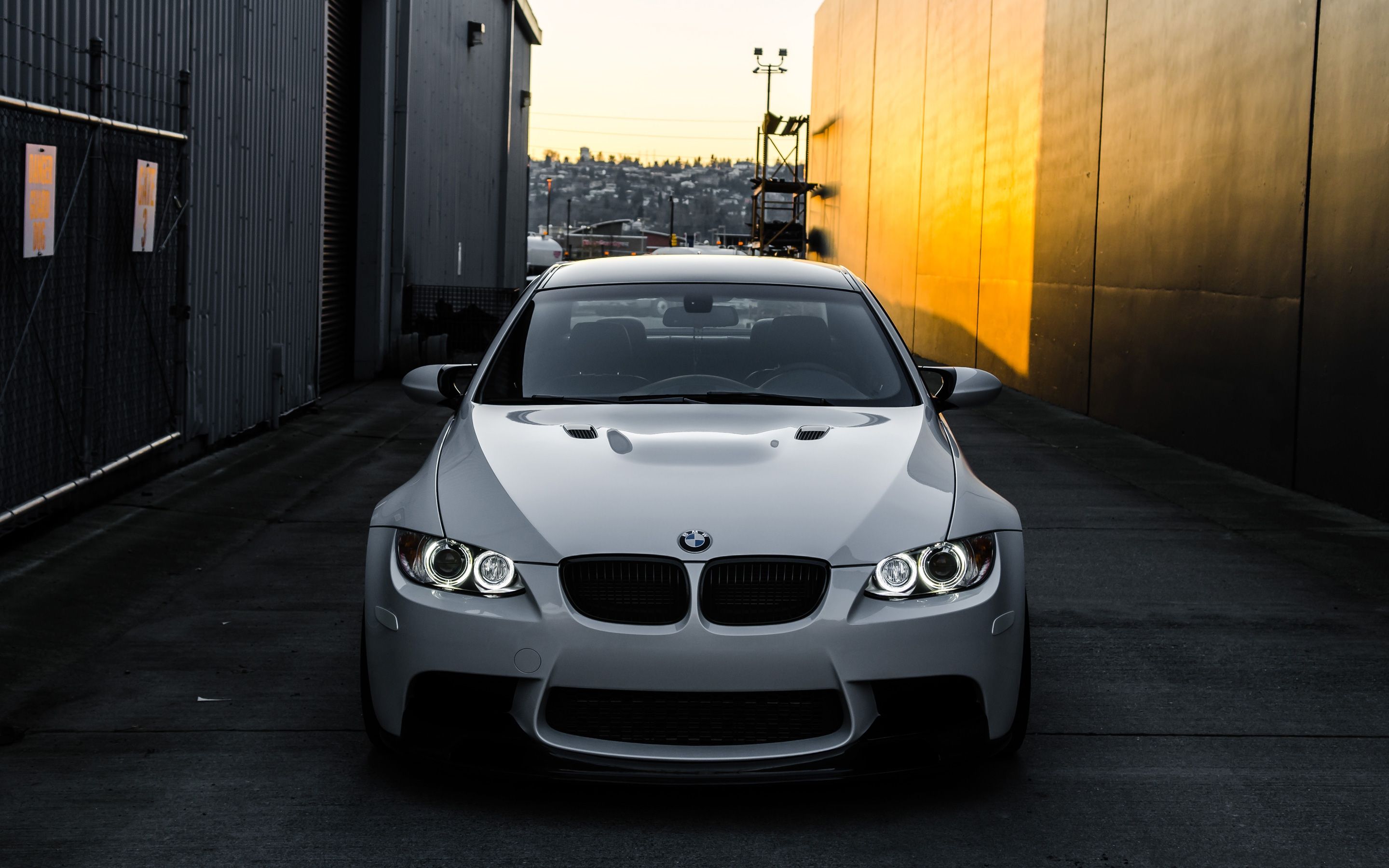 BMW M3 Wallpaper 03 - [2880x1800]